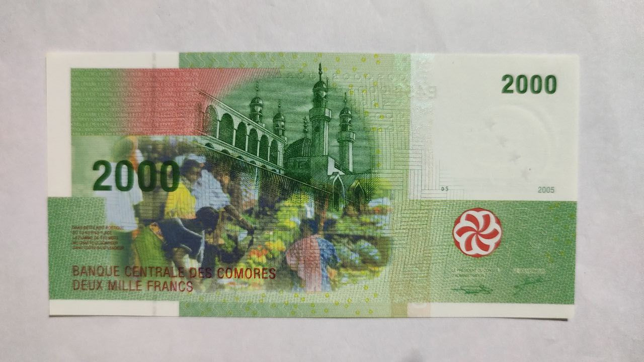 Comoros Islands 2000 Francs UNC 2005 P17 - ZealHobbieZ